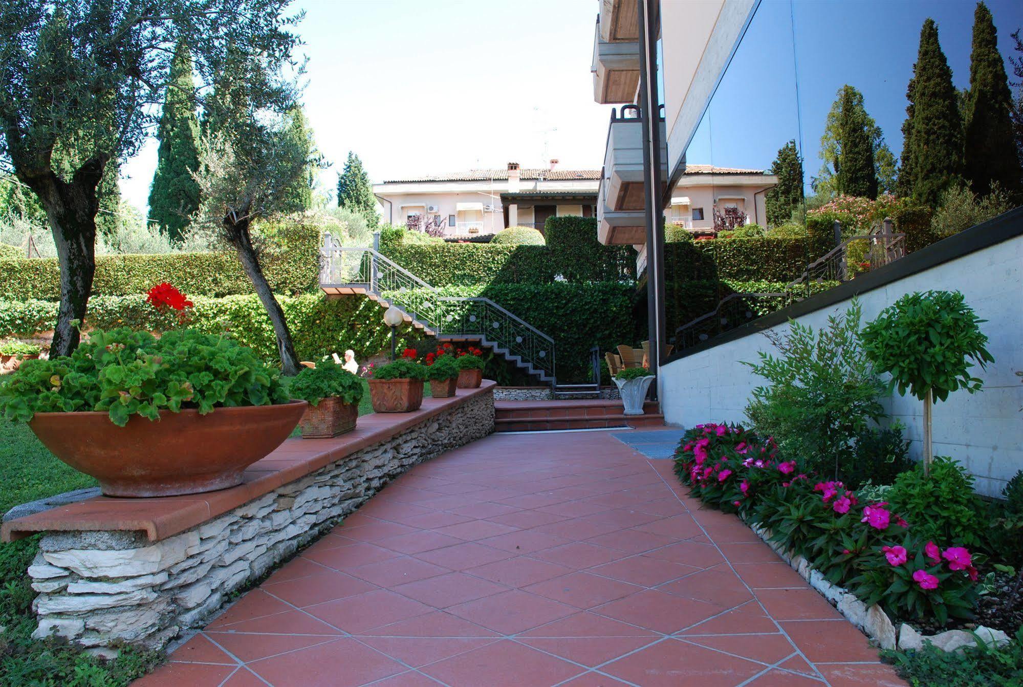Hotel Desiree - Garda Lake Collection Sirmione Exterior photo